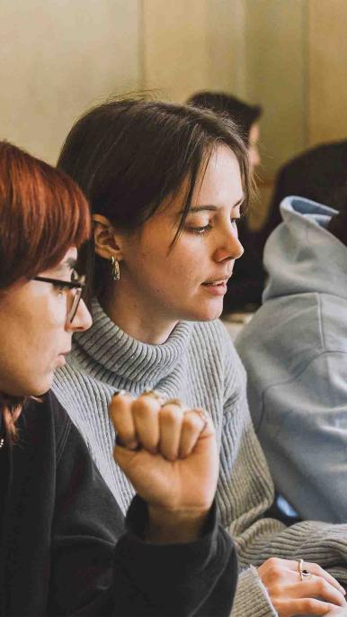 Durante il periodo di studio viene dato maggior rilievo alle materie teoriche o a quelle pratiche?