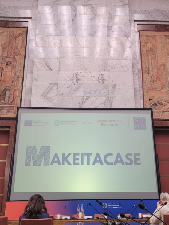 Studentesse finaliste per "Make It a Case"